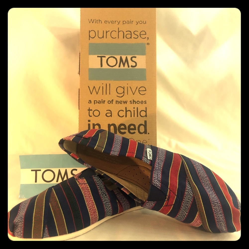 *BRAND NEW/ NEVER BEEN WORN* TOMS SLIP ONS